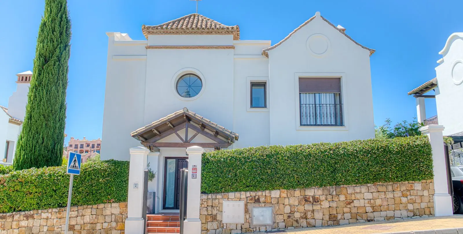Продажа  отдельно стоящей виллы в Estepona 8