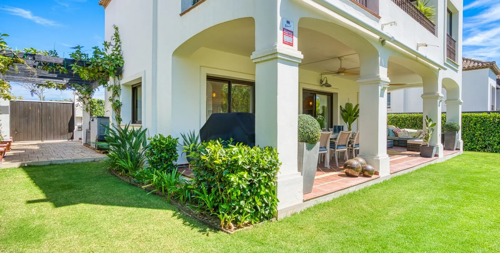 Продажа  отдельно стоящей виллы в Estepona 10