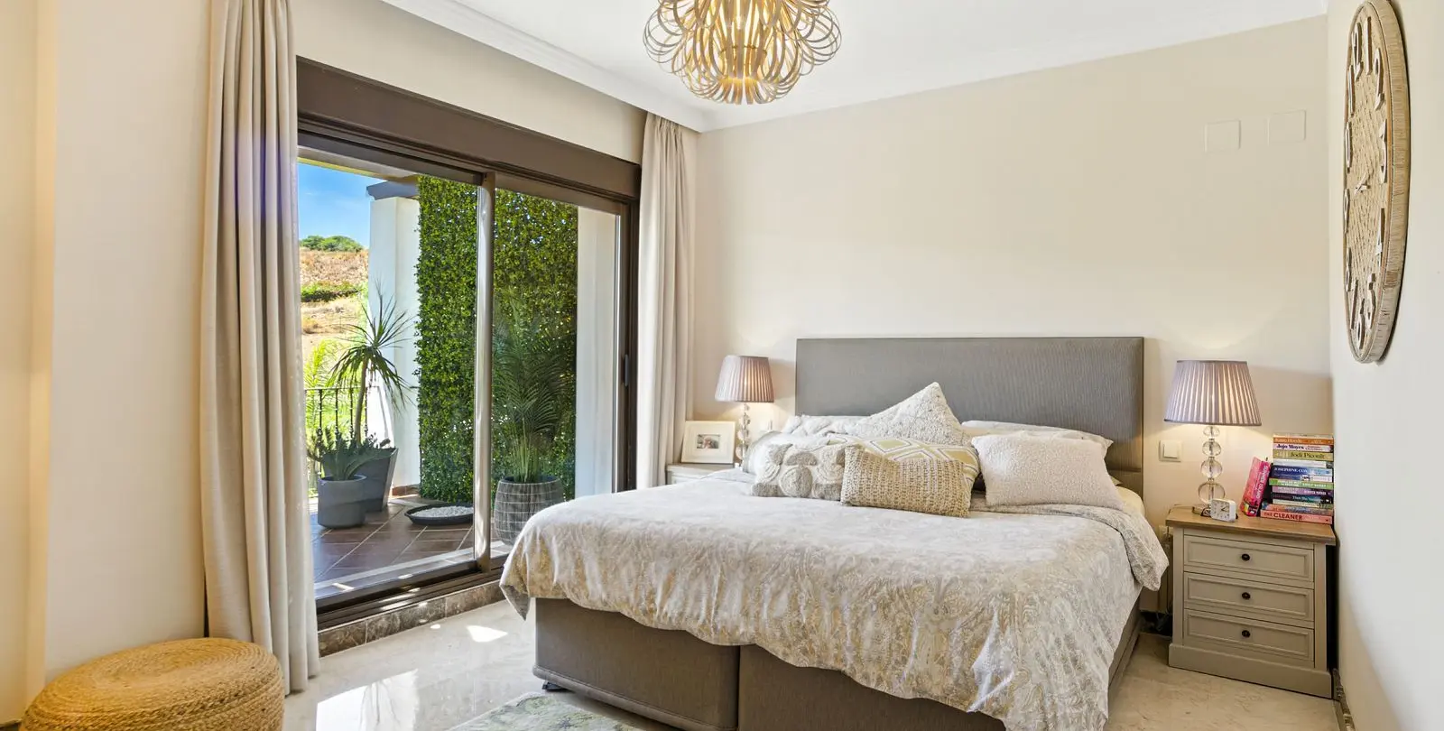 Продажа  отдельно стоящей виллы в Estepona 26