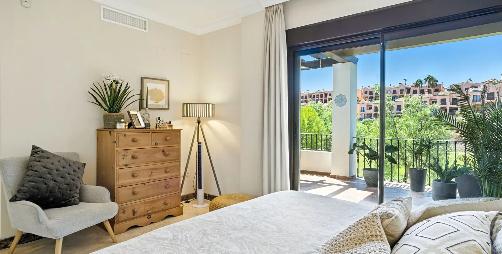Продажа  отдельно стоящей виллы в Estepona 27