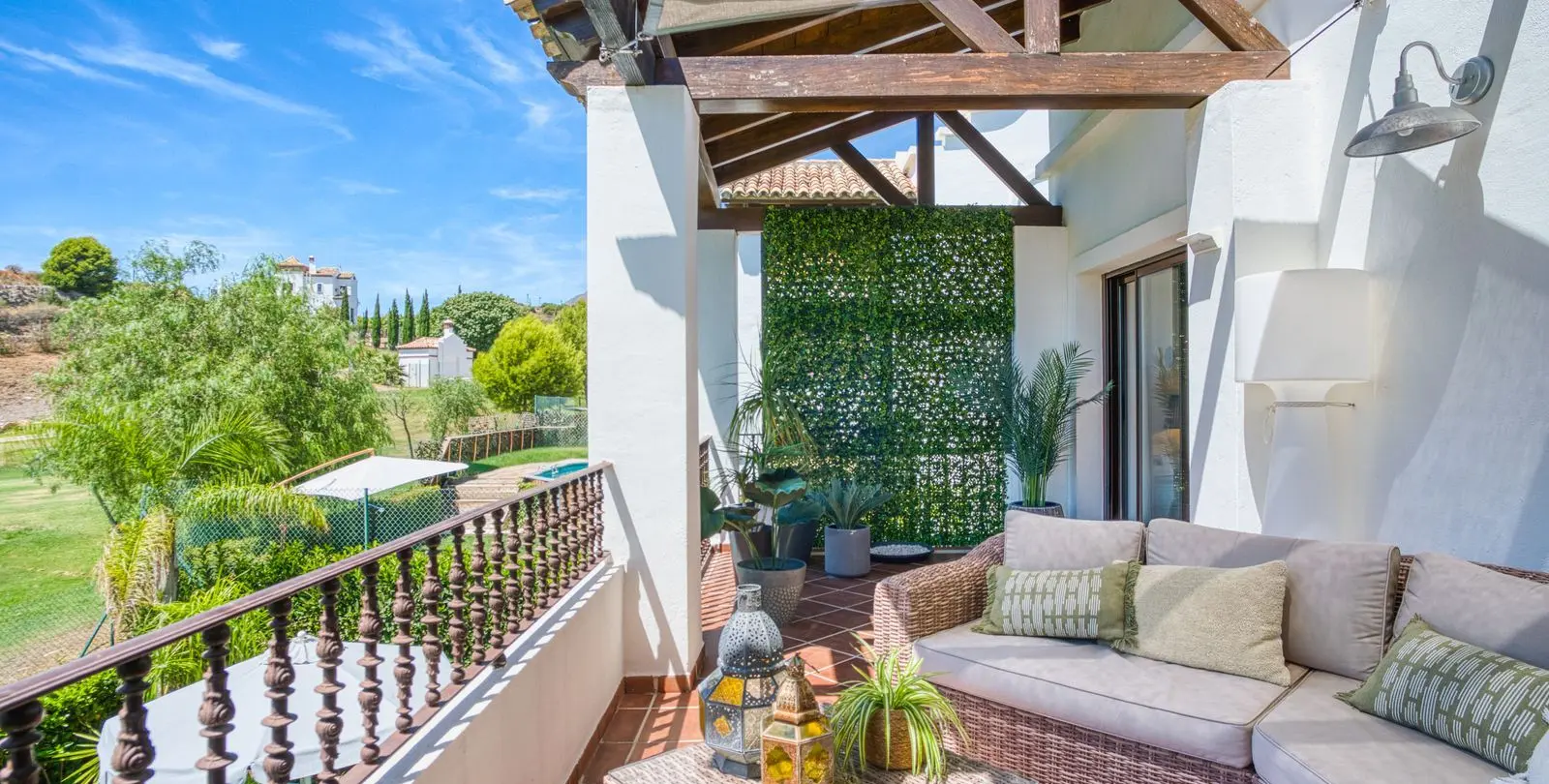 Продажа  отдельно стоящей виллы в Estepona 31