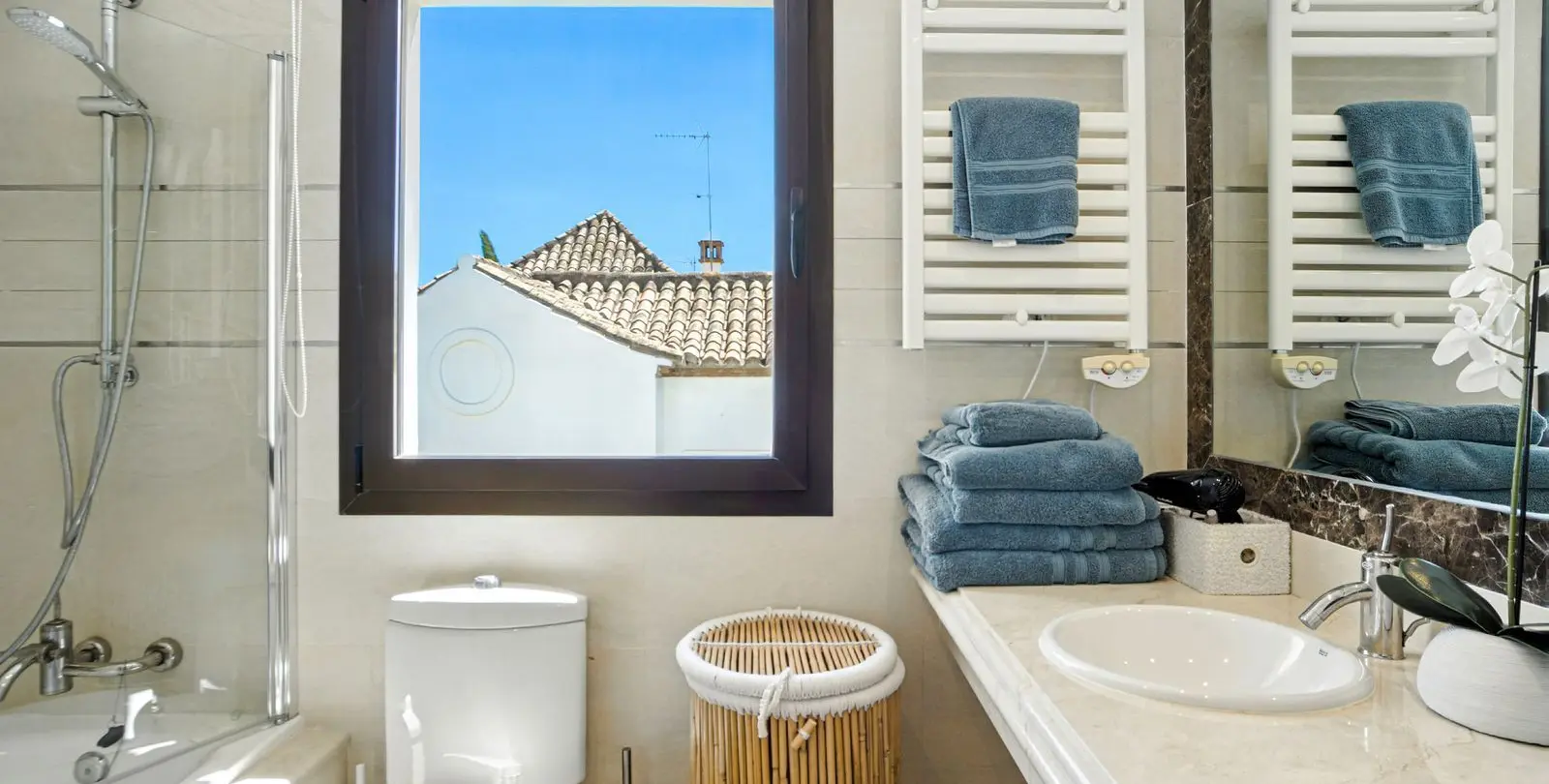 Продажа  отдельно стоящей виллы в Estepona 33