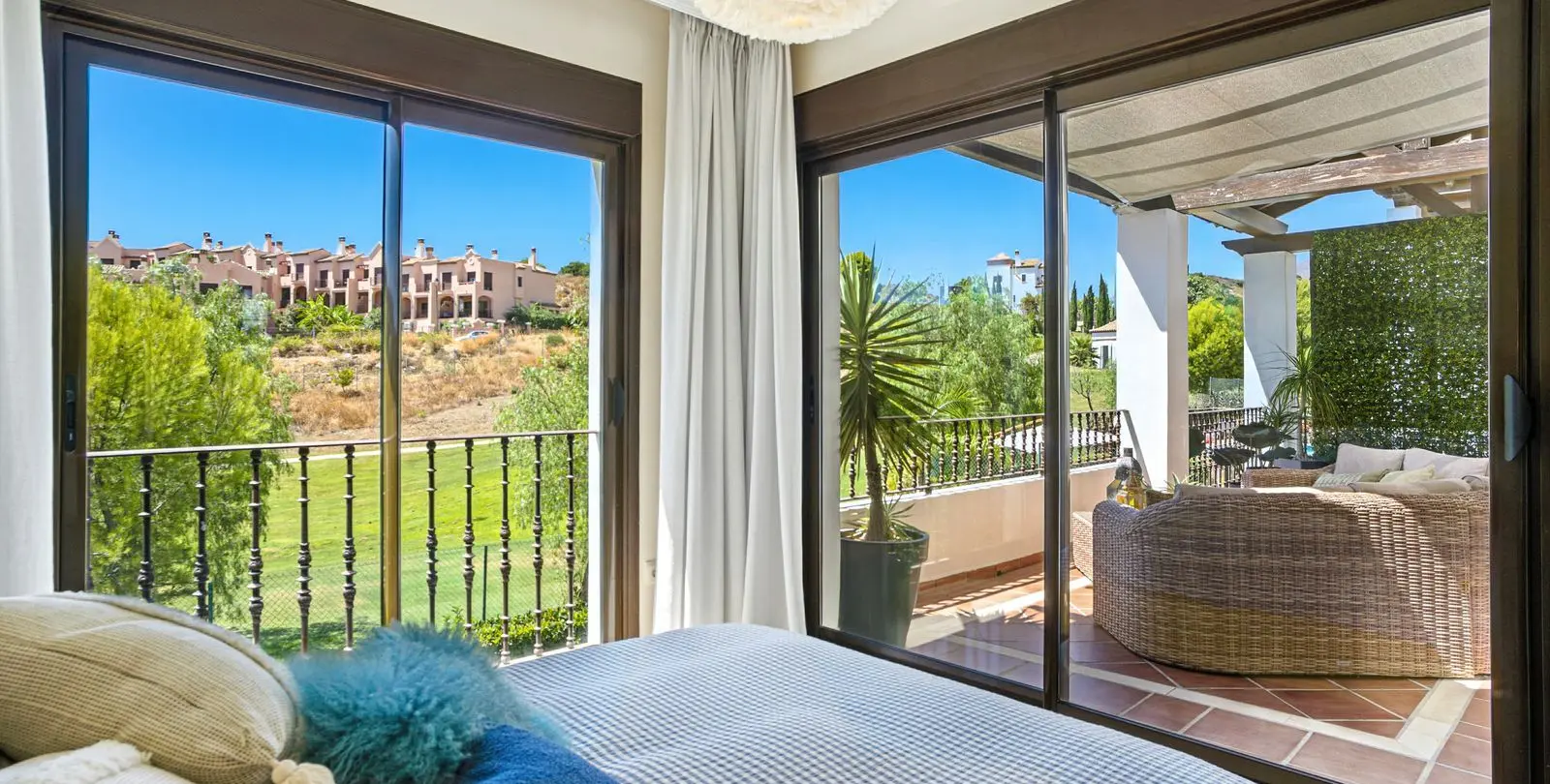 Продажа  отдельно стоящей виллы в Estepona 36