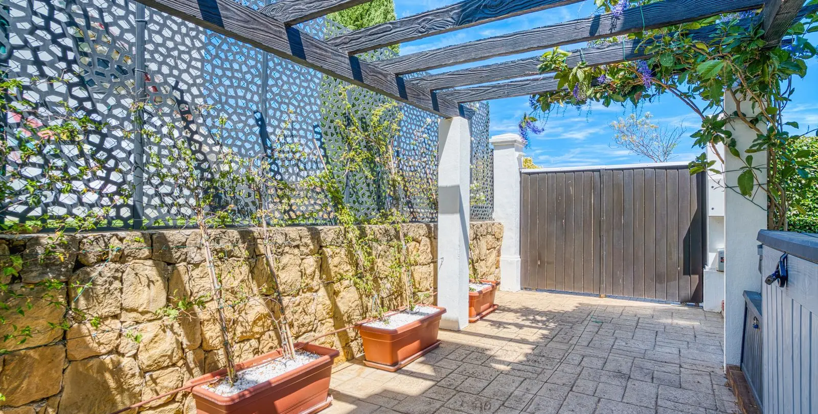 Продажа  отдельно стоящей виллы в Estepona 46