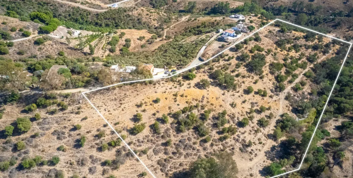 Sale of residential plot in Cerros del Aguila 1