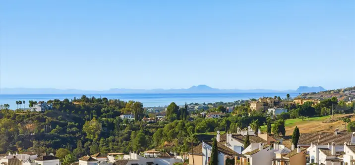 Sale of middle floor apartment in Benahavís 1