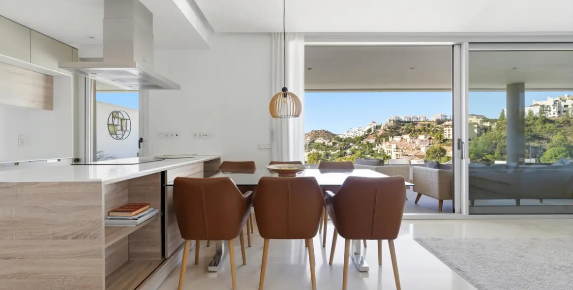 Sale of middle floor apartment in Benahavís 4