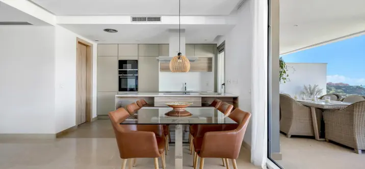 Sale of middle floor apartment in Benahavís 4