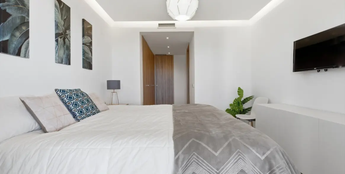 Sale of middle floor apartment in Benahavís 13