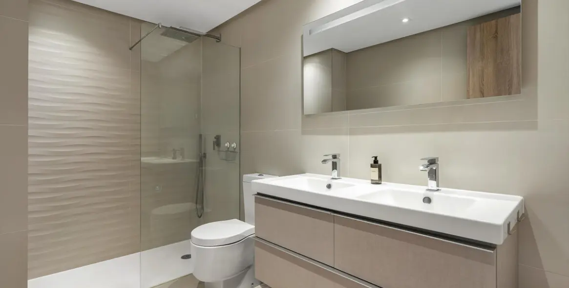 Sale of middle floor apartment in Benahavís 14