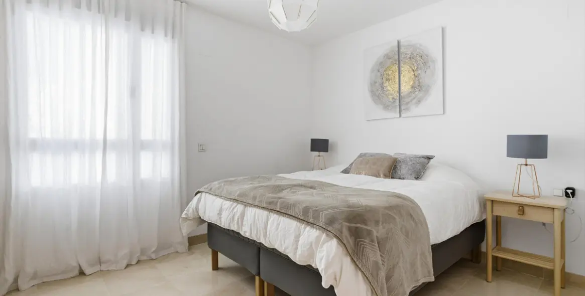 Sale of middle floor apartment in Benahavís 15