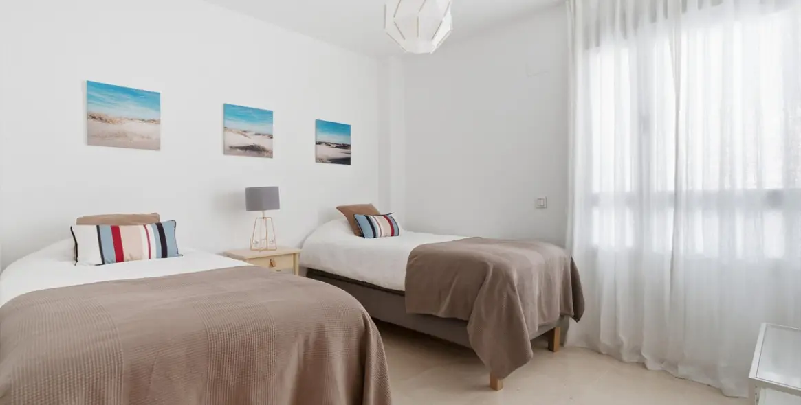 Sale of middle floor apartment in Benahavís 16