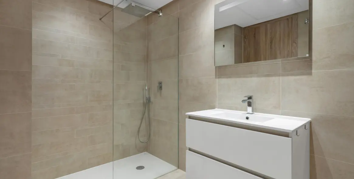 Sale of middle floor apartment in Benahavís 17