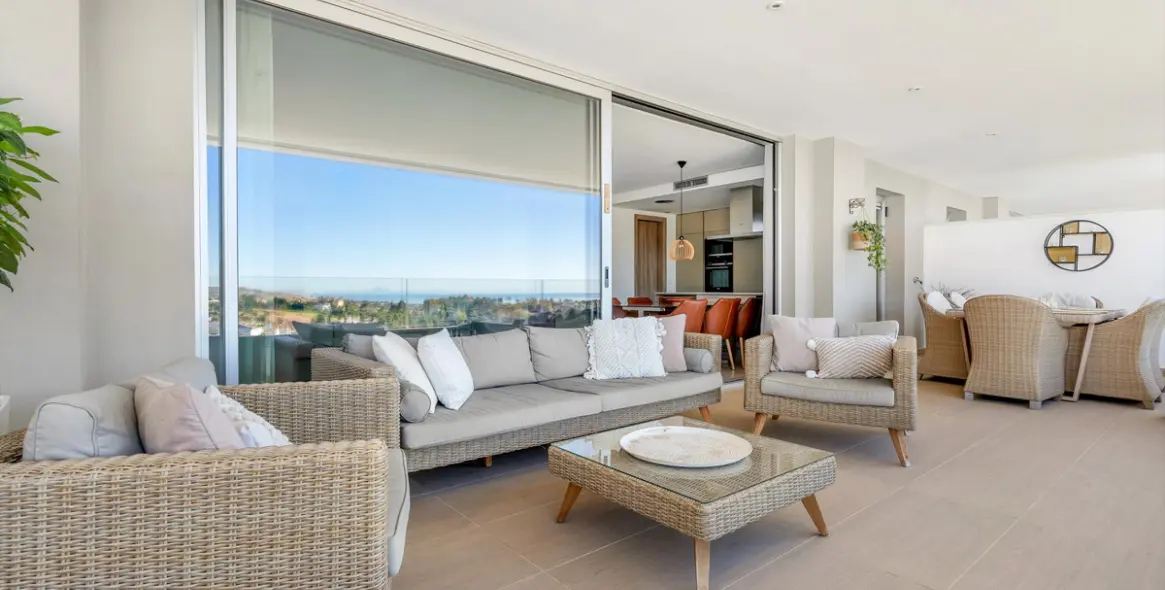 Sale of middle floor apartment in Benahavís 20