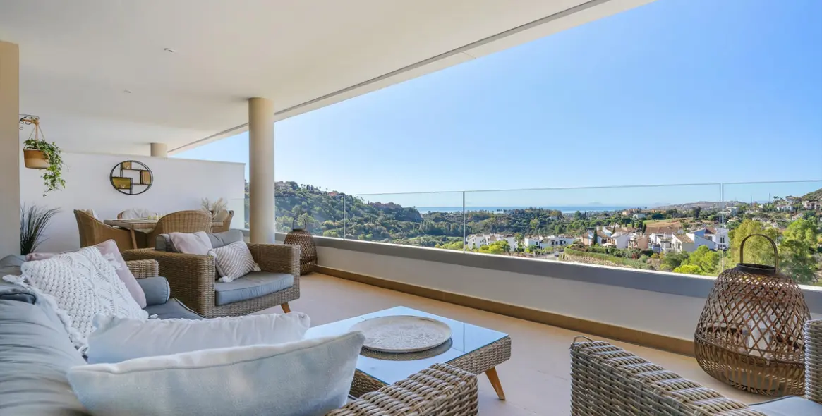 Sale of middle floor apartment in Benahavís 21