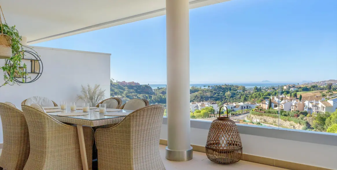 Sale of middle floor apartment in Benahavís 22