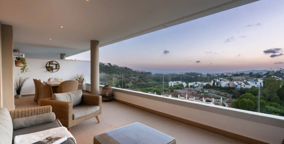 Sale of middle floor apartment in Benahavís 23