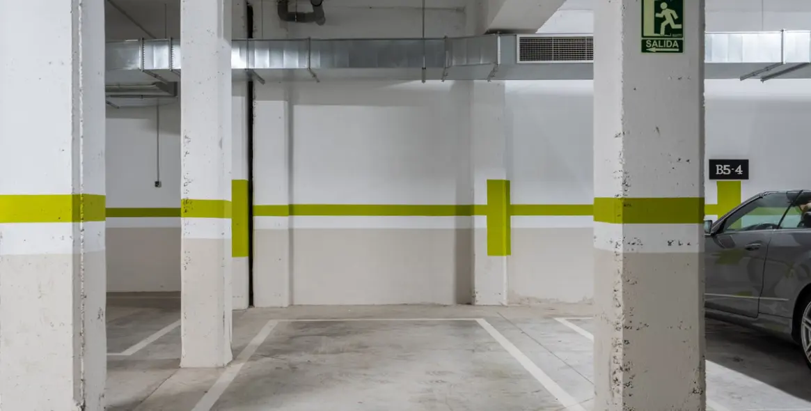 Sale of middle floor apartment in Benahavís 26