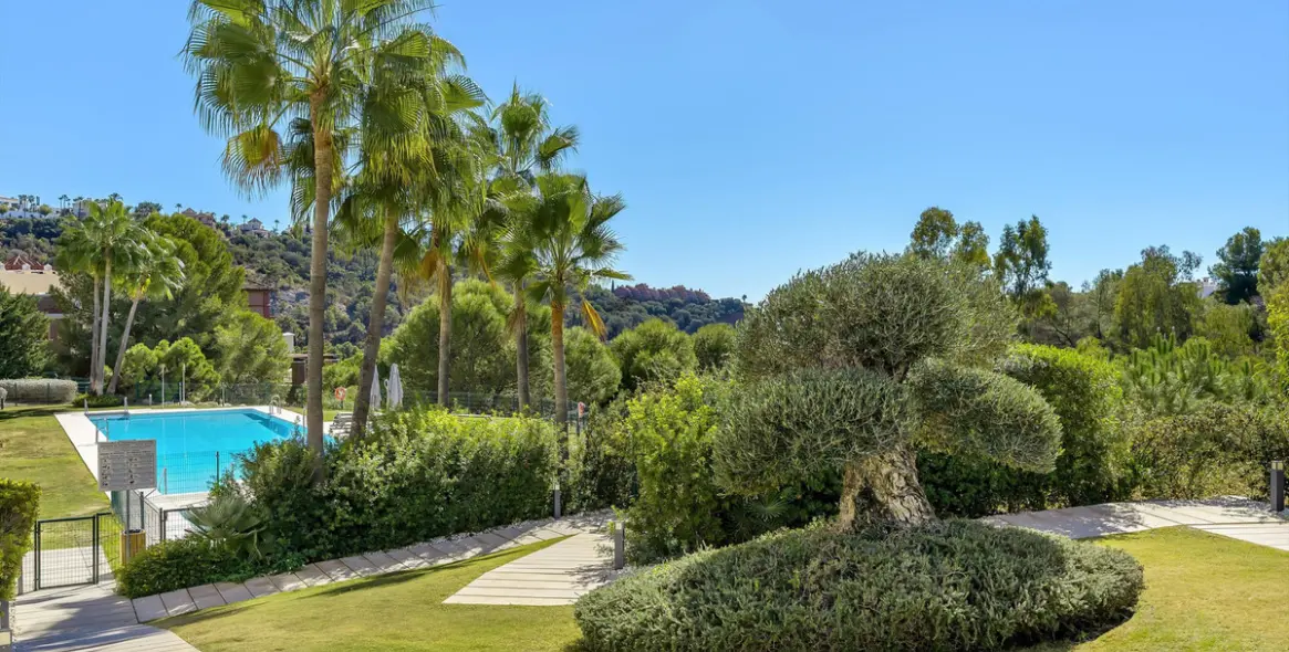 Sale of middle floor apartment in Benahavís 29