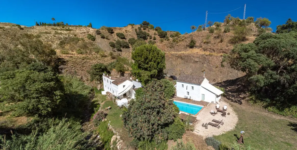 Sale of finca - cortijo in Coín 1