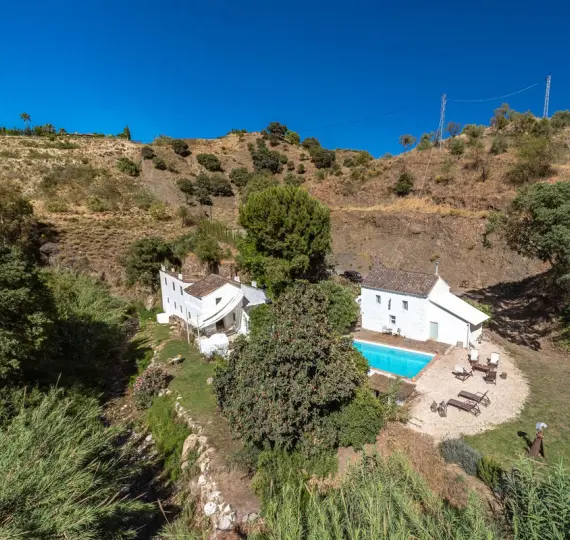 Sale of finca - cortijo in Coín