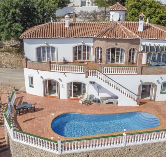 Sale of detached villa in Nerja