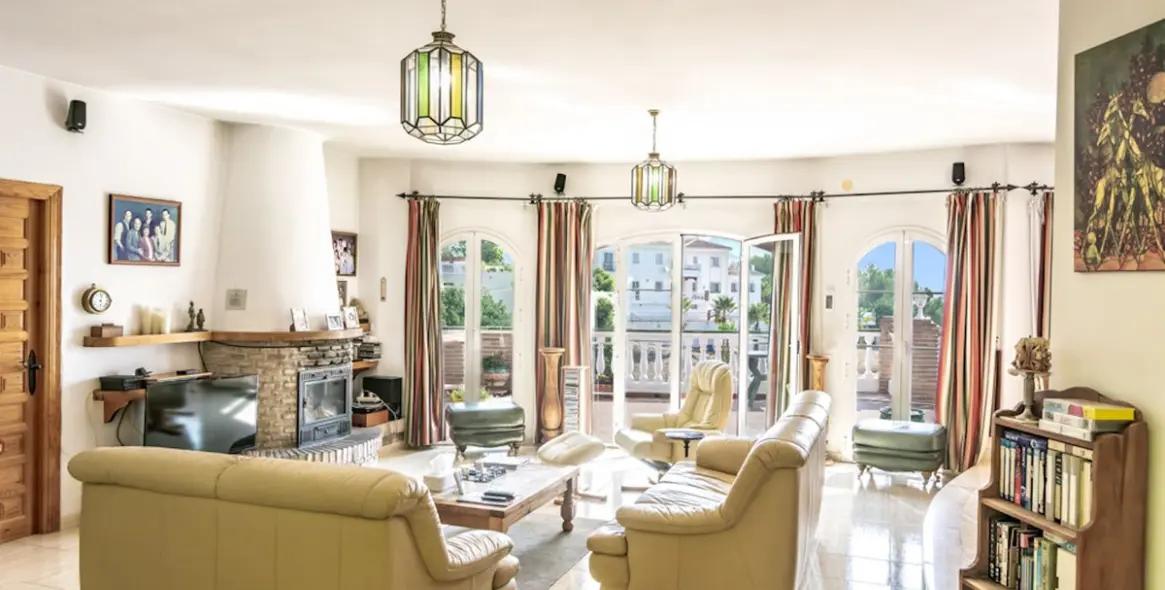 Продажа  отдельно стоящей виллы в Nerja 3