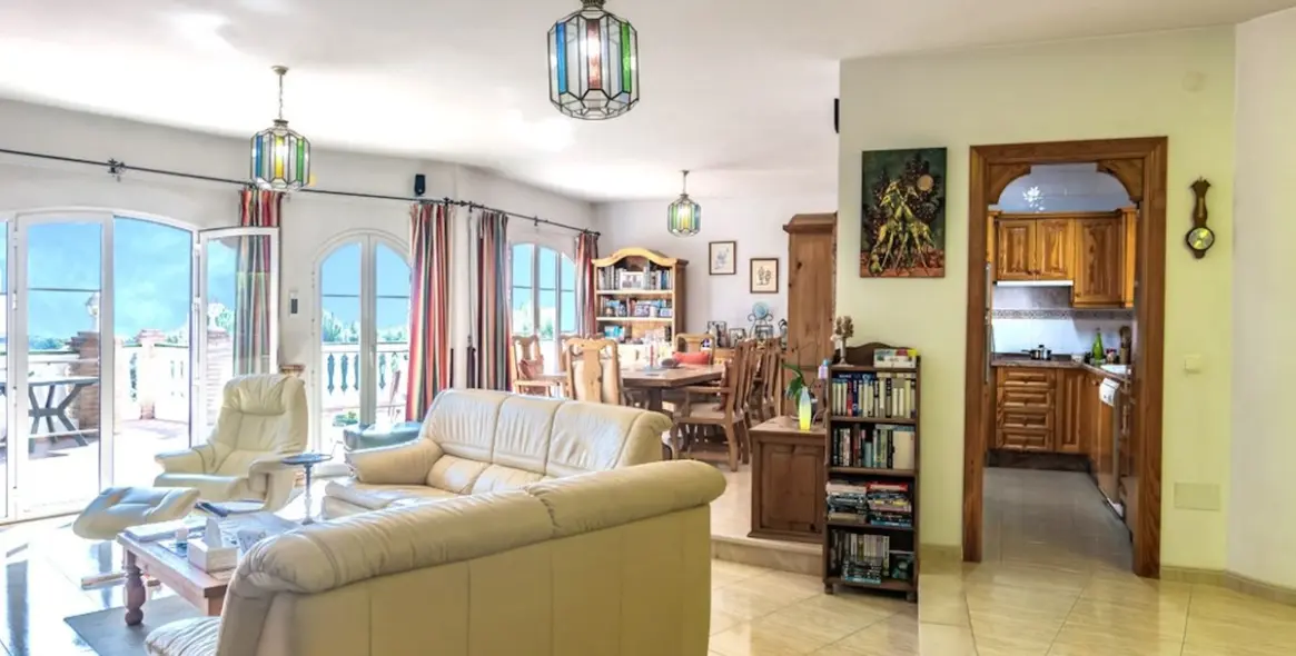 Продажа  отдельно стоящей виллы в Nerja 4