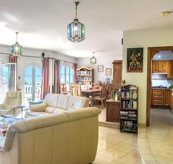 Sale of detached villa in Nerja