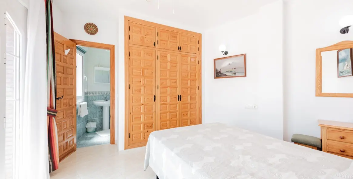 Продажа  отдельно стоящей виллы в Nerja 10