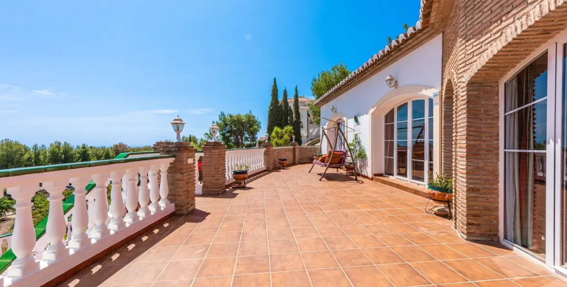 Продажа  отдельно стоящей виллы в Nerja 17