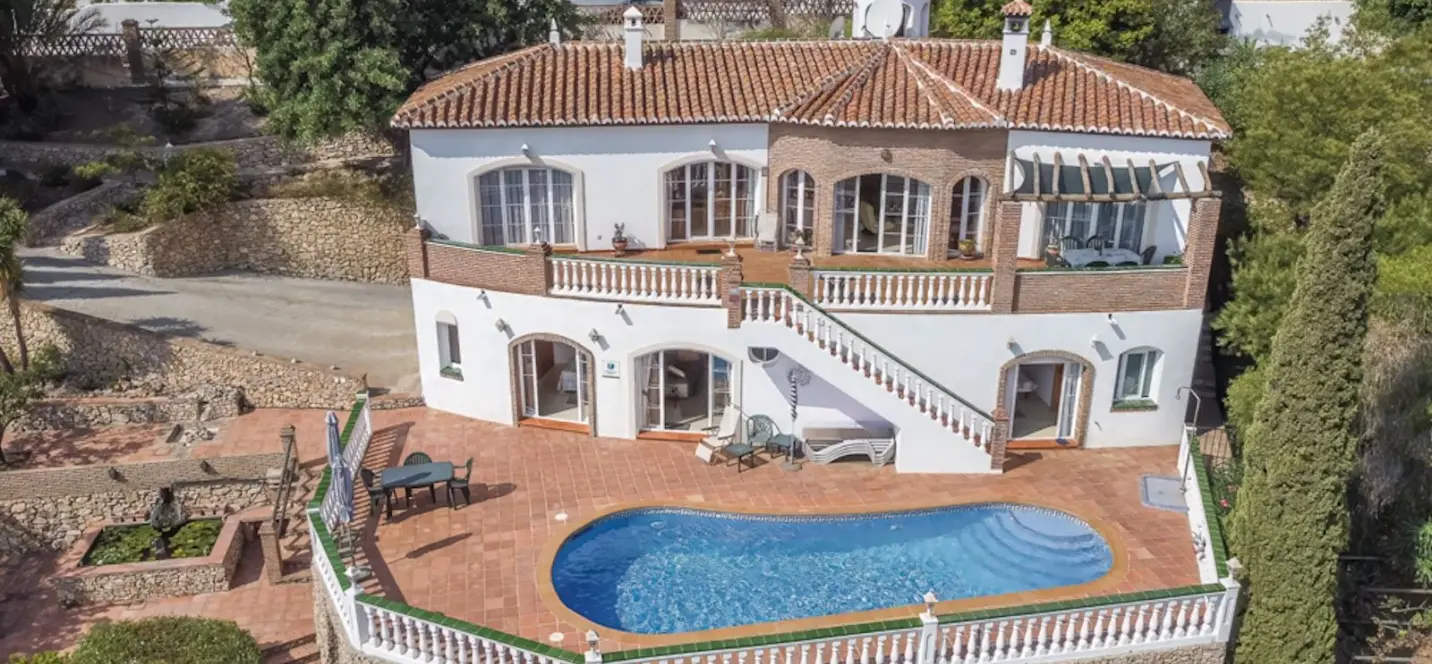 Venta de villa independiente en Nerja 0