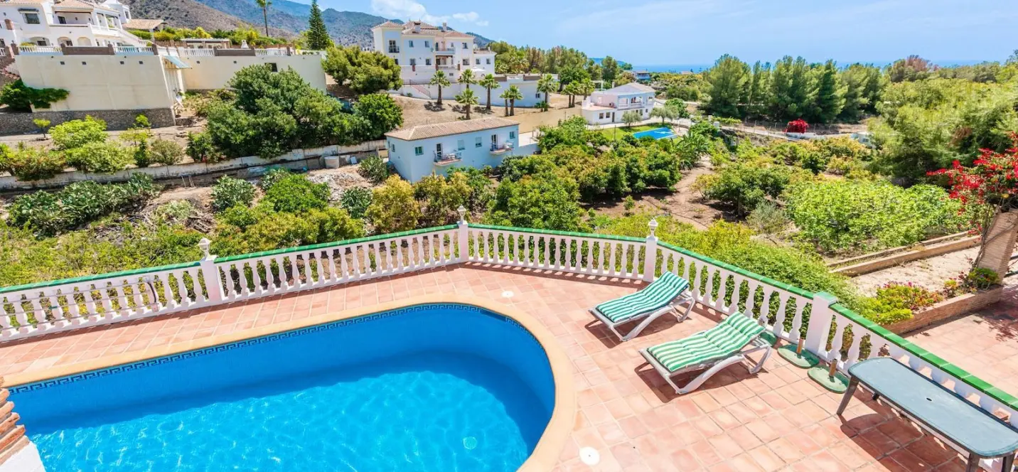 Venta de villa independiente en Nerja 1