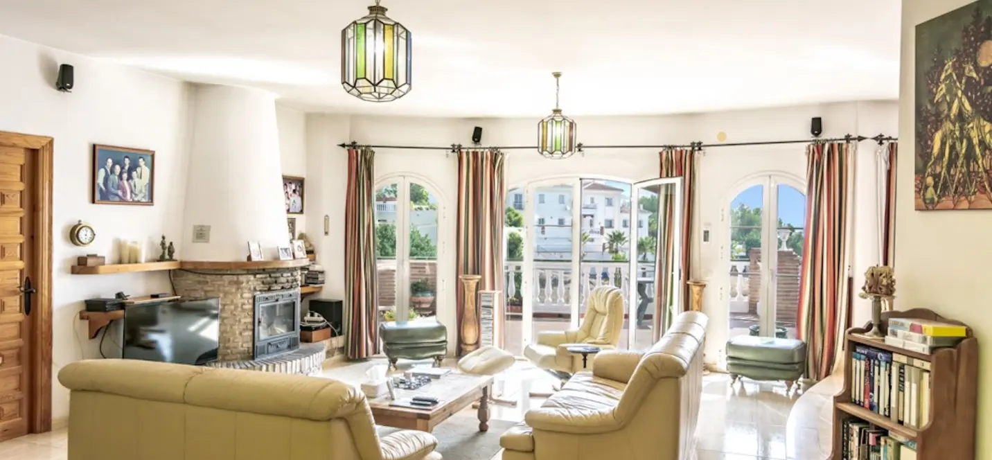 Venta de villa independiente en Nerja 2