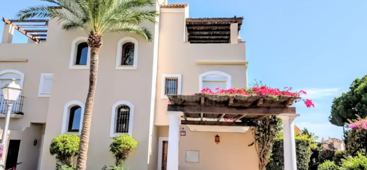 Продажа дома на две семьи в El Paraiso 0