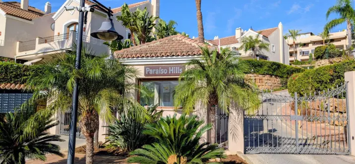 Продажа дома на две семьи в El Paraiso 1