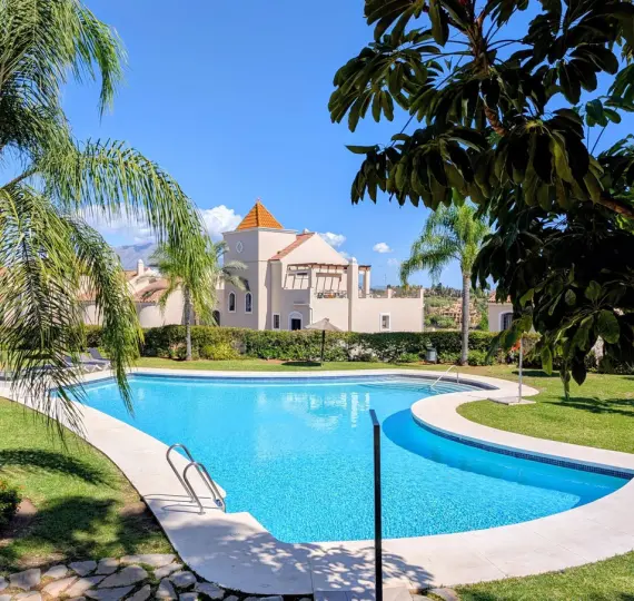 Продажа дома на две семьи в El Paraiso