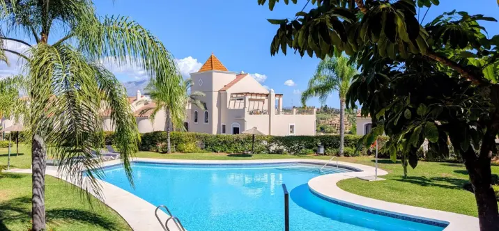 Продажа дома на две семьи в El Paraiso 3