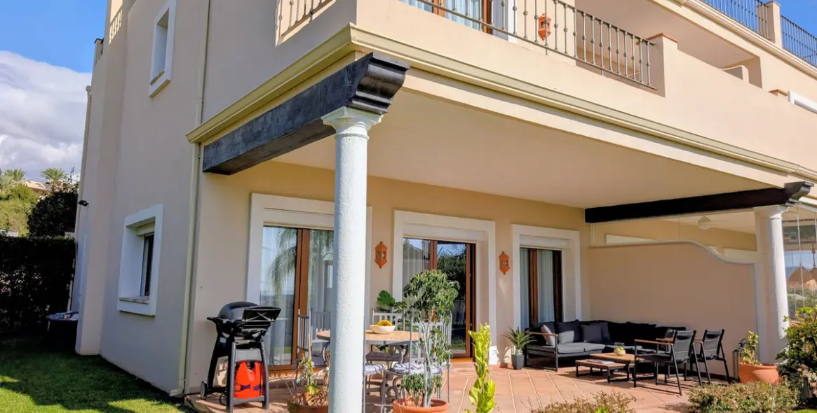 Продажа дома на две семьи в El Paraiso 5