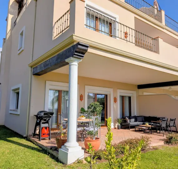 Продажа дома на две семьи в El Paraiso