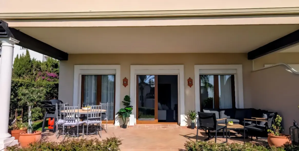 Продажа дома на две семьи в El Paraiso 6