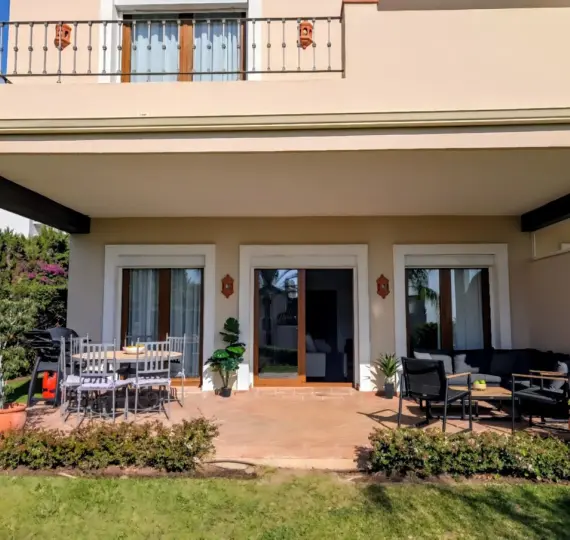 Продажа дома на две семьи в El Paraiso