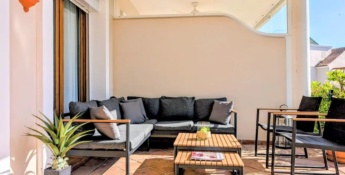 Продажа дома на две семьи в El Paraiso 9