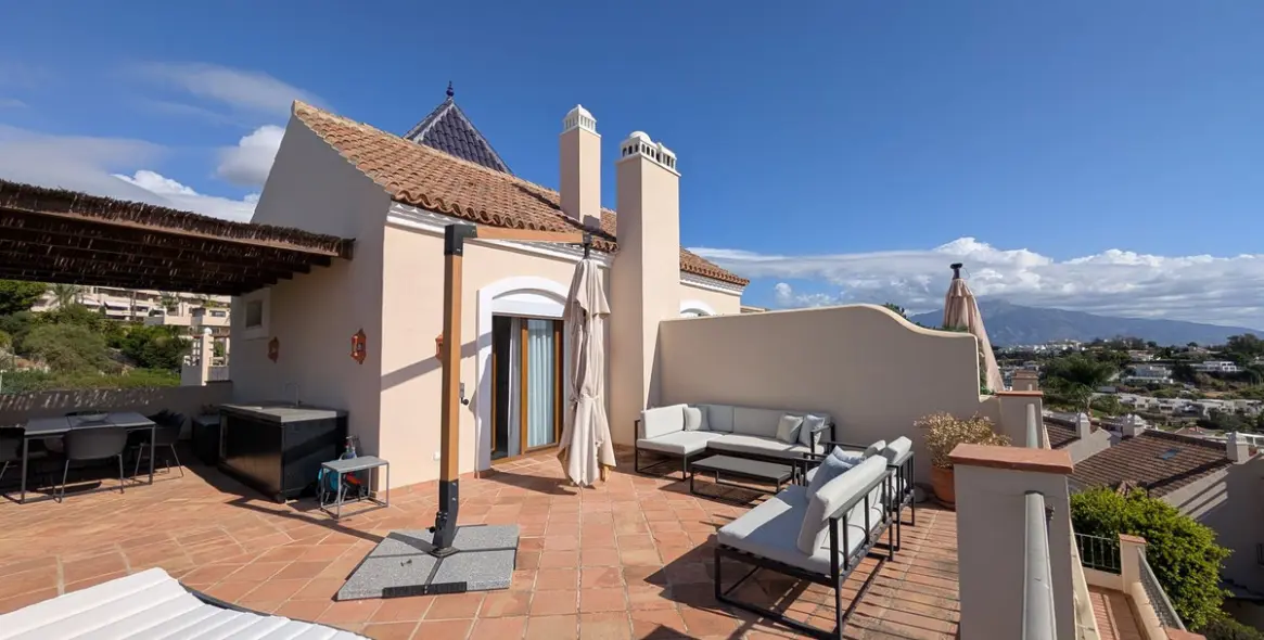 Продажа дома на две семьи в El Paraiso 11