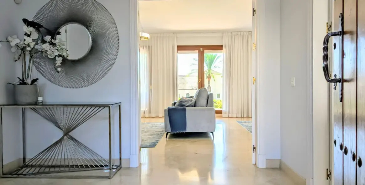 Продажа дома на две семьи в El Paraiso 14