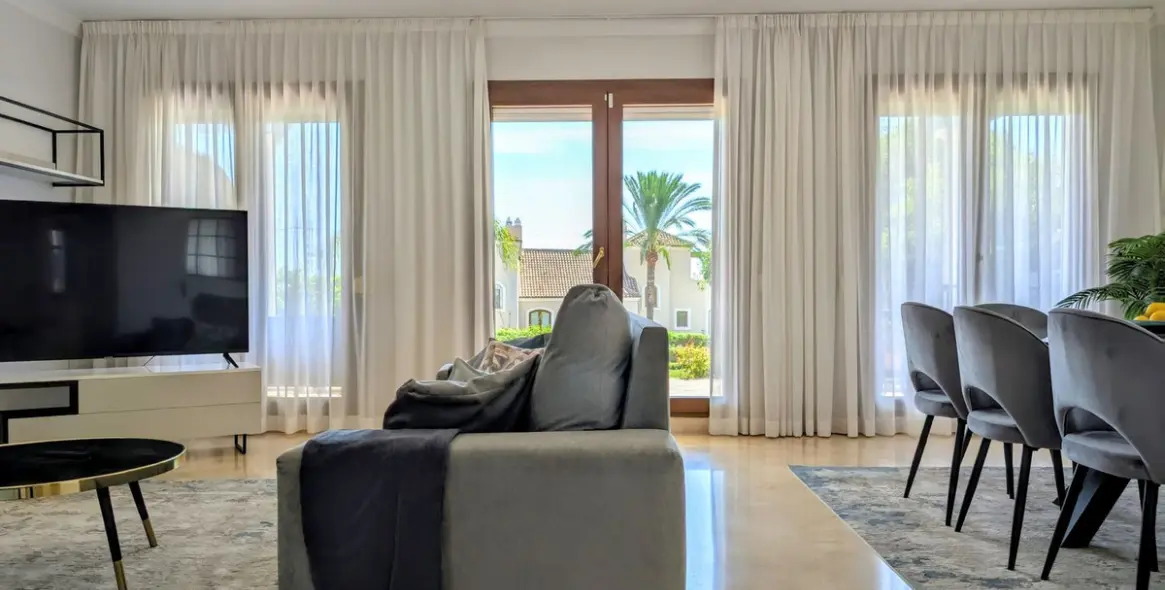 Продажа дома на две семьи в El Paraiso 15