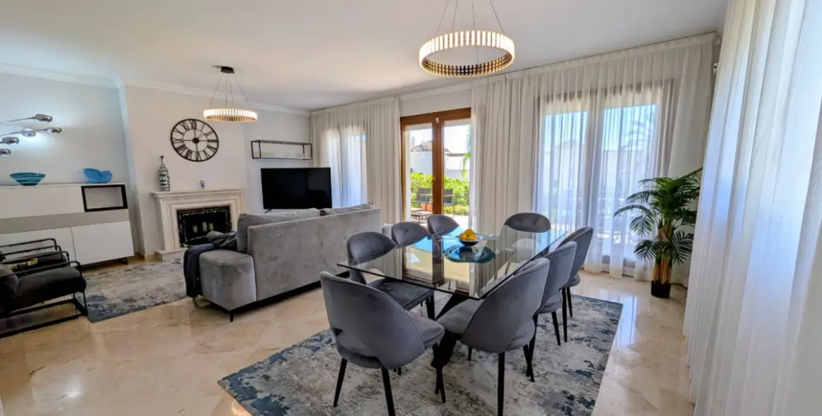 Продажа дома на две семьи в El Paraiso 16