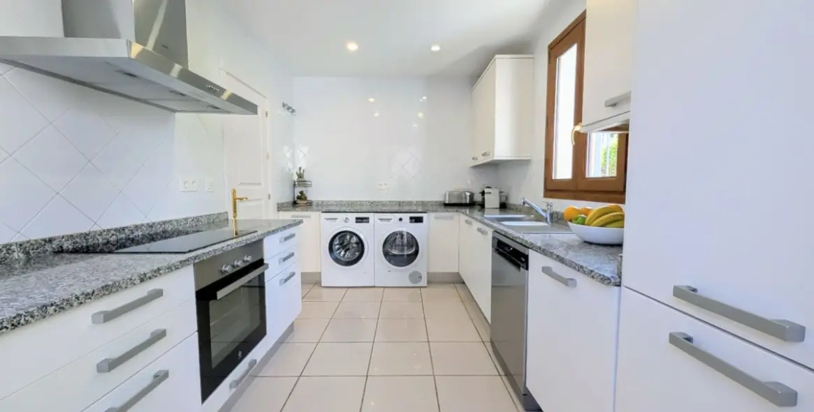 Продажа дома на две семьи в El Paraiso 21