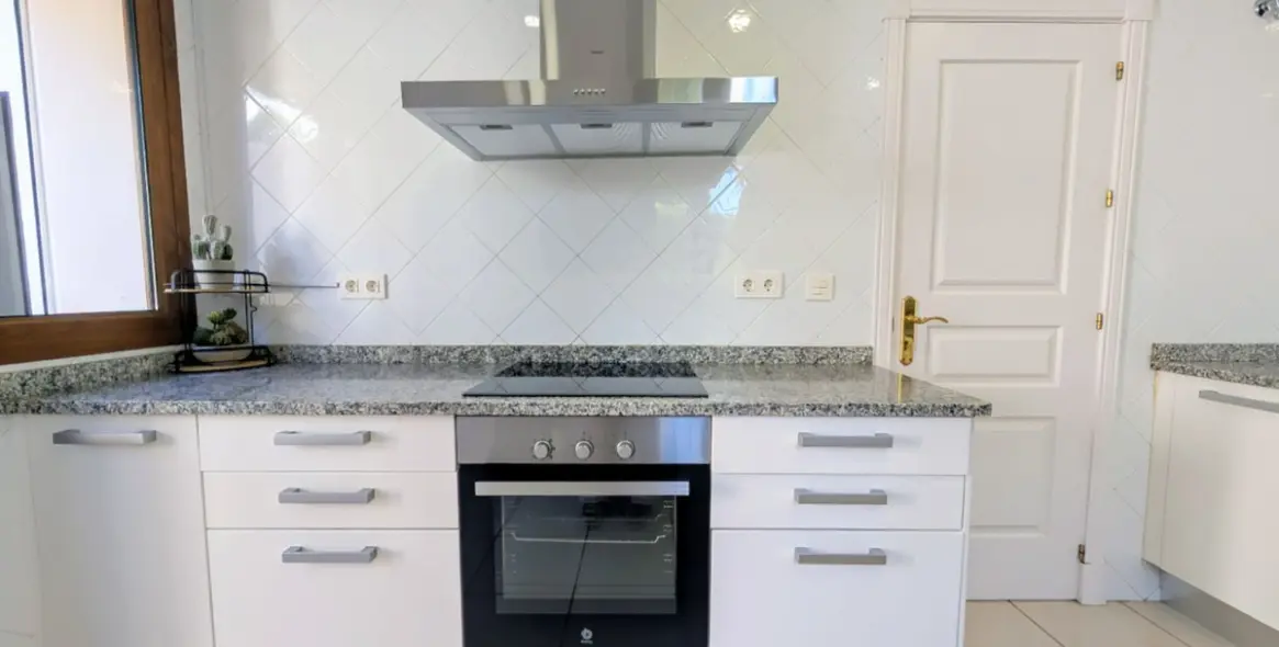 Продажа дома на две семьи в El Paraiso 23