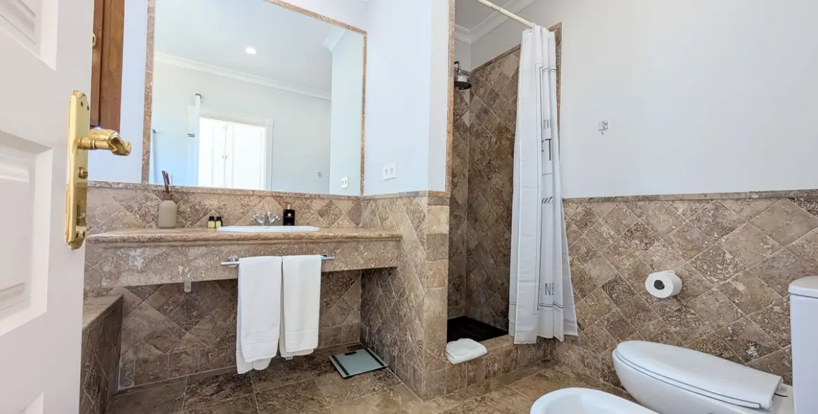 Продажа дома на две семьи в El Paraiso 27